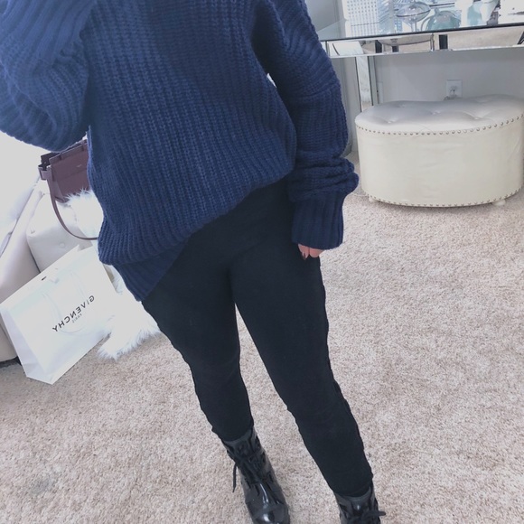 Luxurious Navy Blue Sweater - Picture 5 of 7